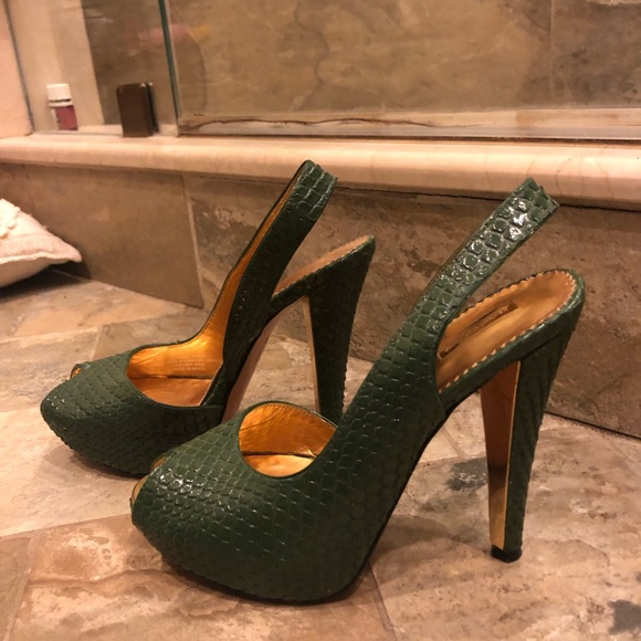 report signature high heels